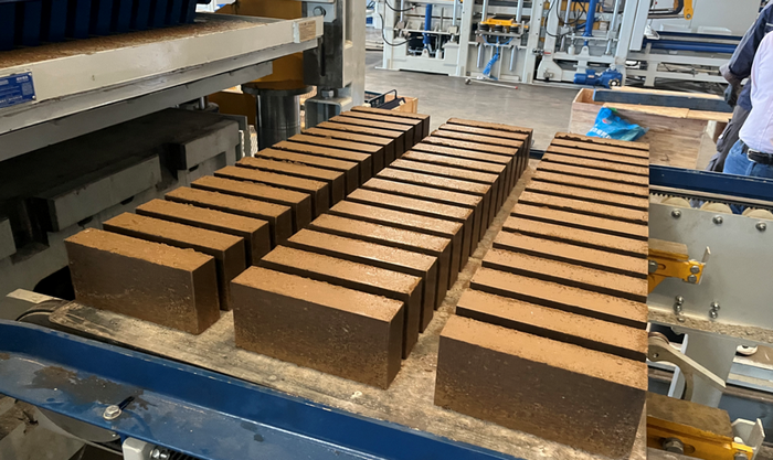 Magna li tagħmel il-briks ZN1500 kompletament awtomatika tagħti s-setgħa lill-klijent taċ-Ċina tal-Lvant fl-użu tar-riżorsi tal-ħama